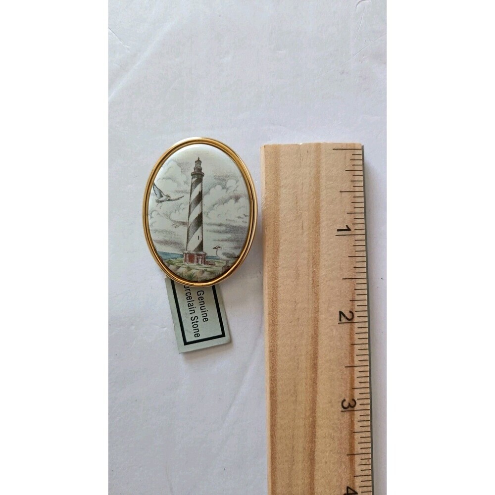 Vintage LIGHTHOUSE BROOCH Cape Lookout Painted Porcelain Pin Nautical New - Picture 3 of 6